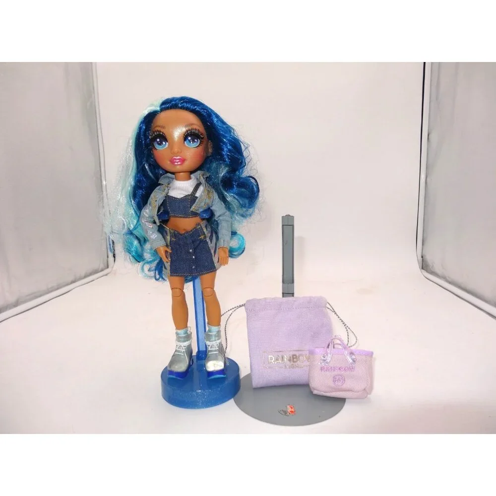 Rainbow High Winter Break Skyler‎ Bradshaw Blue Fashion Doll  New Purple Purse
